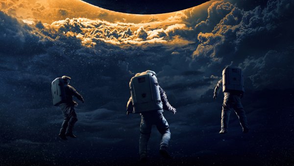 Moonfall-2022-movie-poster-4k-wallpaper
