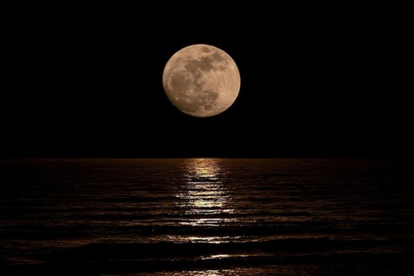 moon photo 3