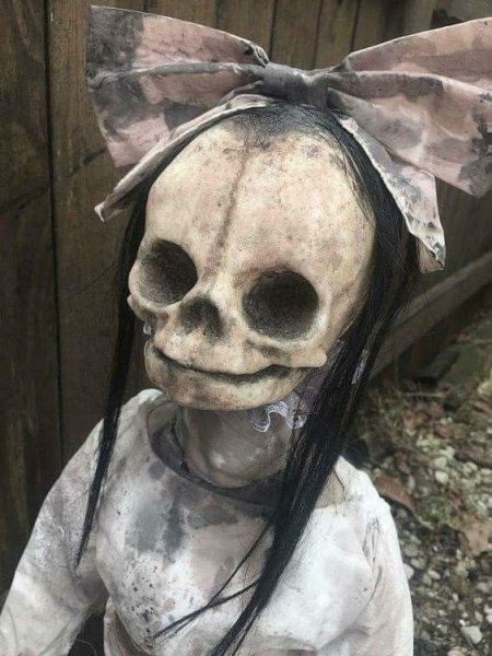Creepy dolll 01