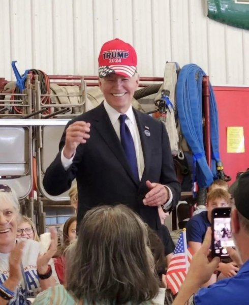 Байден в кепках