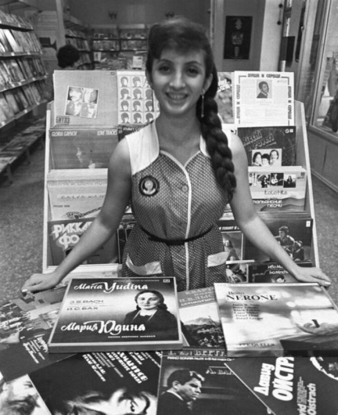 Магазин Мелодия предположительно 84-85 годы