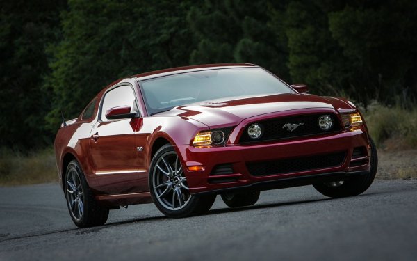 Ford-Mustang-GT-front-three-quarter