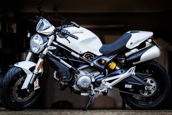 Ducati Monster 696