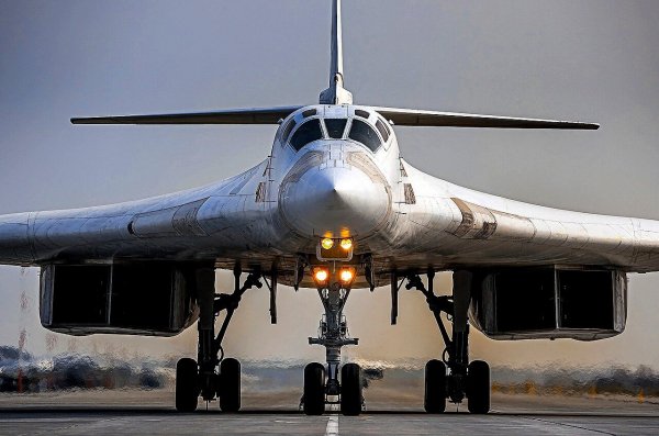 Бомбардировщик-ракетоносец Ту-160