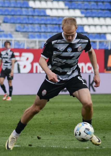 Артем Слесaрь