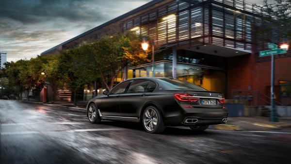 BMW-M760Li-xDrive-V6-