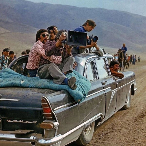 Киностудия киргиз фильм съёмки в степи машина Чайка