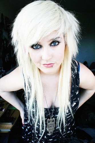 emo blondinka