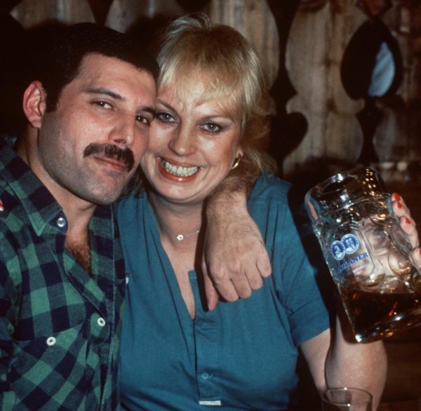 Barbara-Valentin-und-Freddie-Mercury