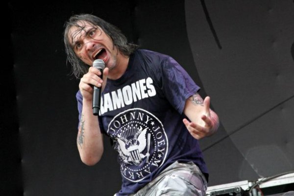 ZVuKxRrUisE