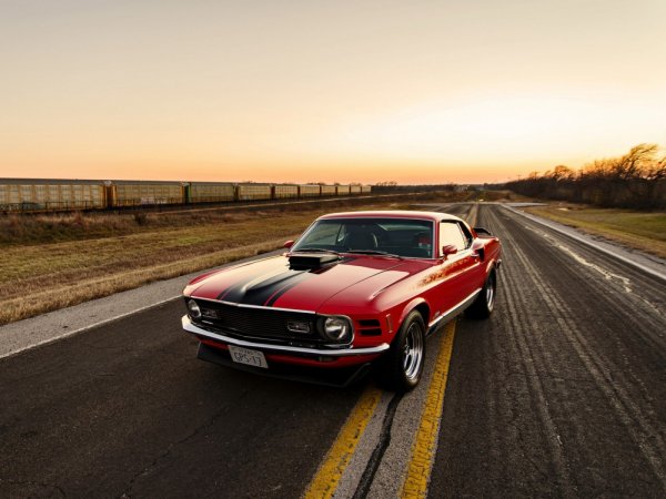 ford mustang 1970 krasnyj vid sboku 1051
