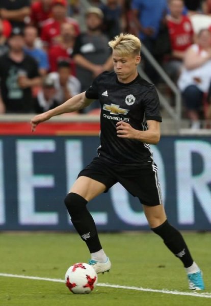 МакТоминей