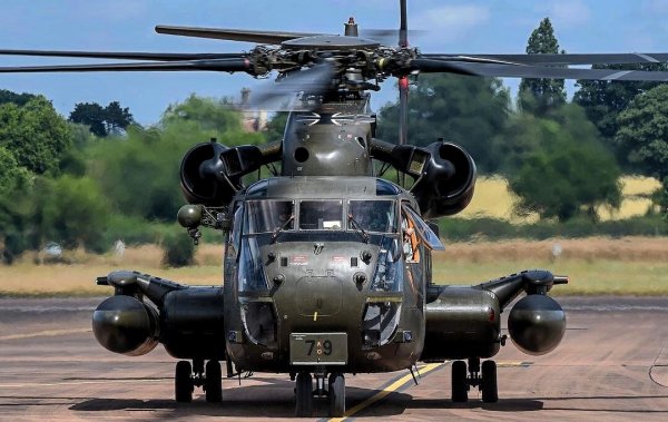 Тяжёлый транспортный вертолёт Sikorsky CH-53 Sea Stallion