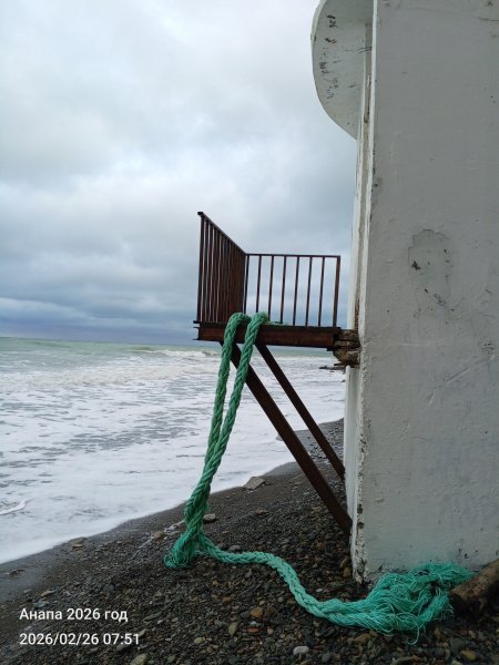 Анапа. Тургеневский спуск после шторма