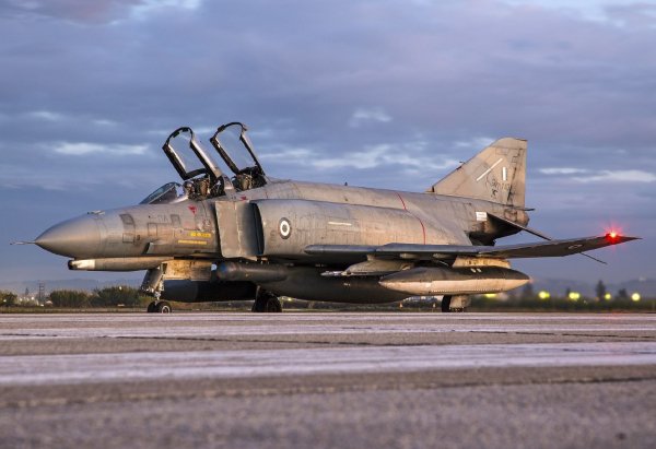 ptb-fonar-istrebitel-pilot-f-4-phantom-ii-mcdonnell-douglas