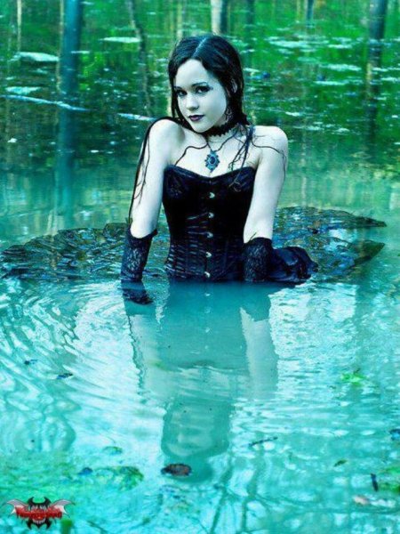 d5aa8b7e2010fb3014a22d3bfa4f58a0--goth-beauty-dark-beauty