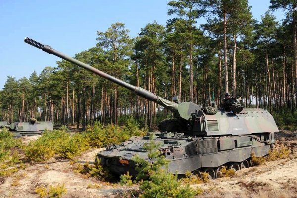 САУ PzH 2000 - Германия