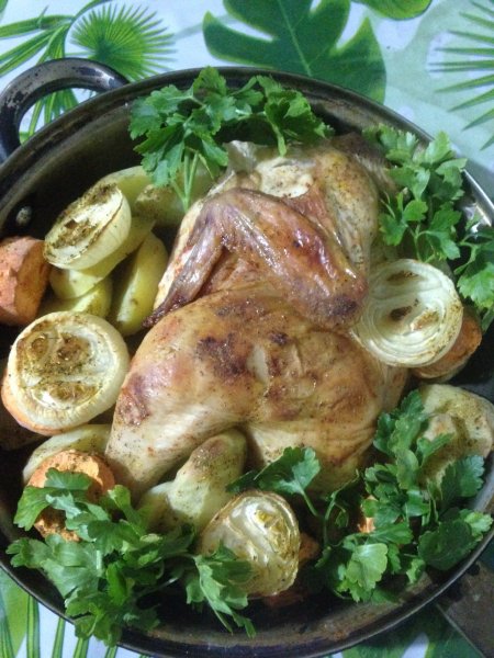 Запечённая курица с овощами