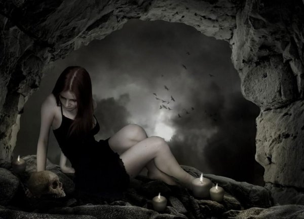 Gothic girl, moon,skull