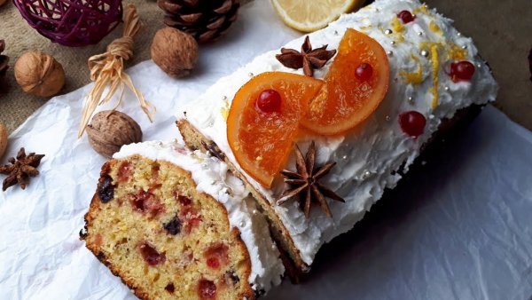 Рождественский кекс с вяленой вишней
