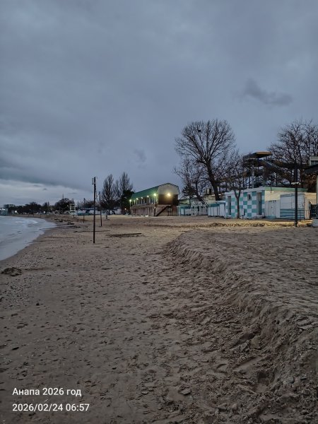 Анапа. Песчаный пляж после шторма