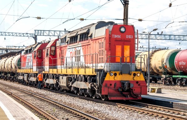 Тепловозы ТЭМ14-0103 и ТЭМ14-0104, ст.Хабаровск-I