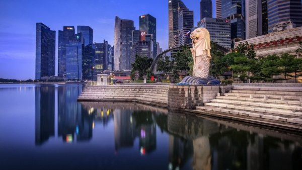 singapur-gorod-fontan-neboskreby-ulitsa-more
