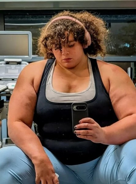 Сильная женщина оказалась мужчиной )