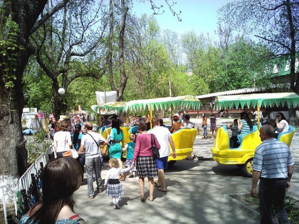 1МАЯ ПАРК .НОВЫЙ ПАРОВОЗИК
