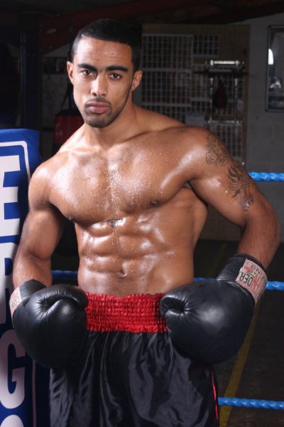 Боксер Куинтон Хиллокс