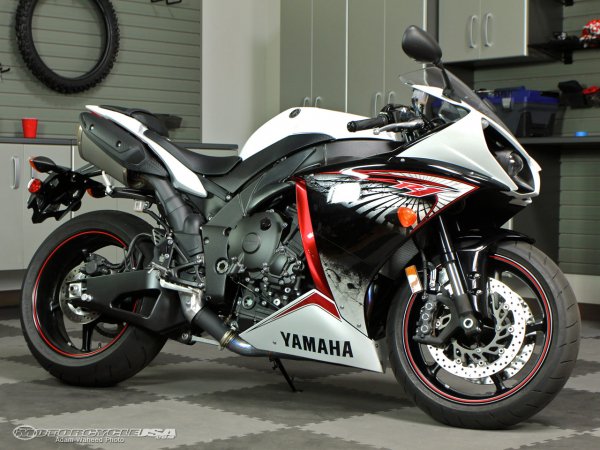 Yamaha R1 10
