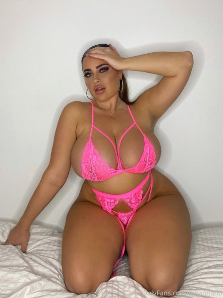 Ханна в прозрачном белье