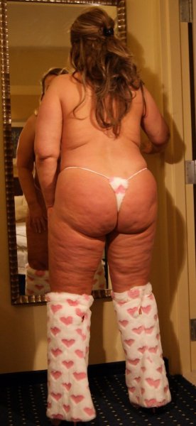 Леан Люсциус в стрингах