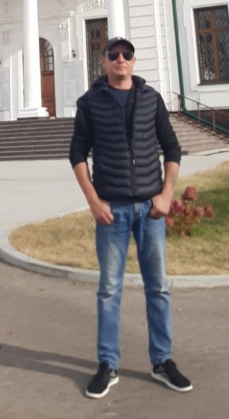 У церкви