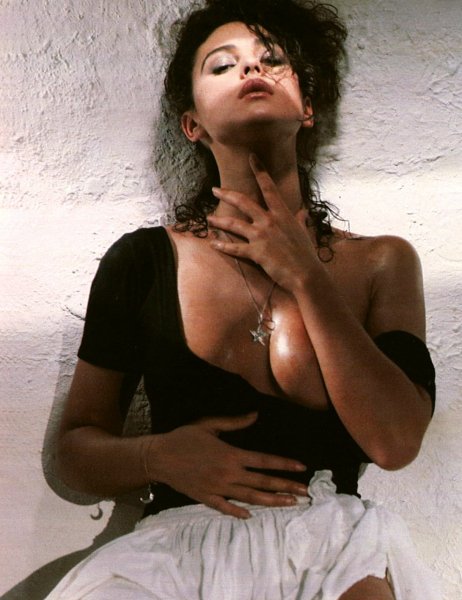 Моника Беллуччи на страницах журнала Max France, 1991