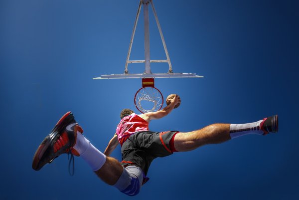 basketbol-myach-korzina-brosok