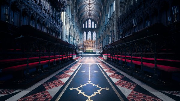 ely-cathedral-3840x2160-architecture-symmetrical-england-5k-1