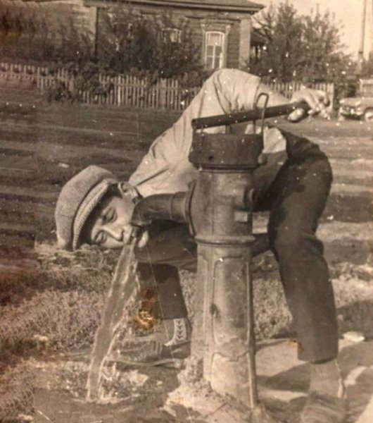 Кому довелось из такой колонки пить