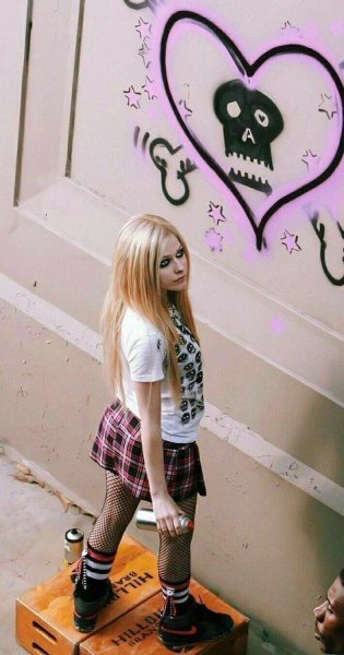 Avril Lavigne Girlfriend