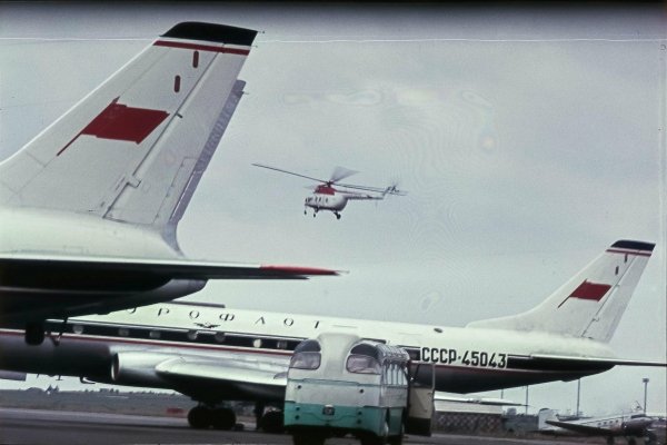 Аэропорт Внуково, Москва. 1966 год.Ту-124, ЛиАЗ-Турист,Ми-4