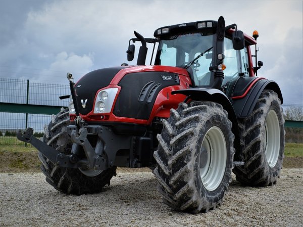 valtra-3372343 960 720
