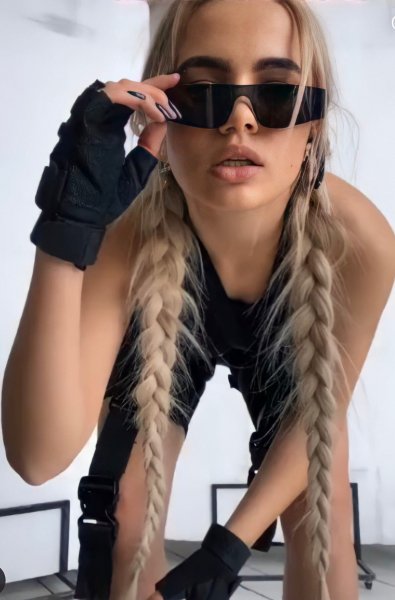 Валя Карнавал