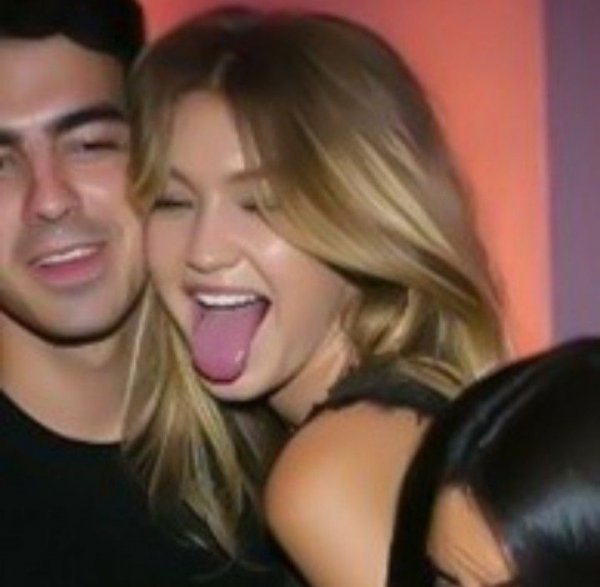 F9a3ac6e08bc8477d2214774f08816a2