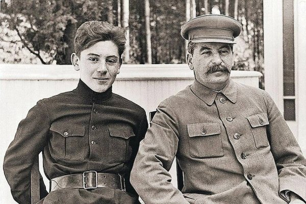 Иосиф Сталин с сыном Василием