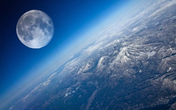 Luna vid s Zemli