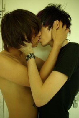emoboyskissing