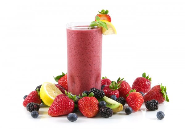 0cold-fruit-smoothie-with-berries