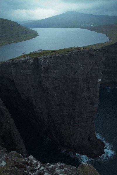 На краю