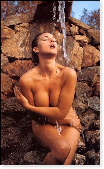 monica-belucci-golaya-08