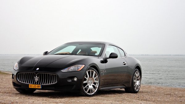 maserati-granturismo-black-outdoor